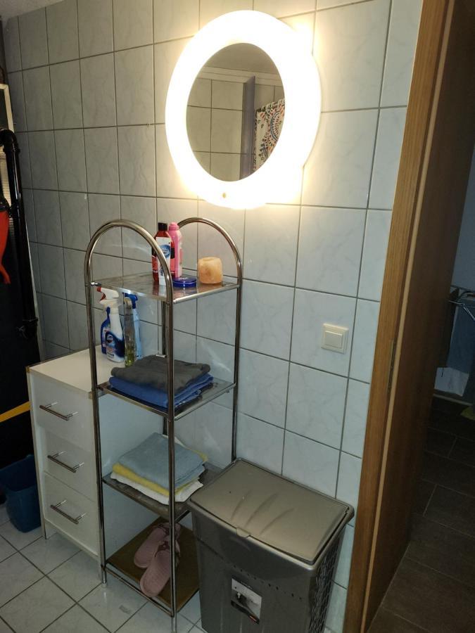 Halle, Top -Preise, 79 Qm Sd Fewo, Eg, Wahlweise Mit 1- 3 Dz, Tv Lounge, Kueche, Bad Wc Einfach Und Gut, Langzeitmieter Vb Preise Halle  Extérieur photo