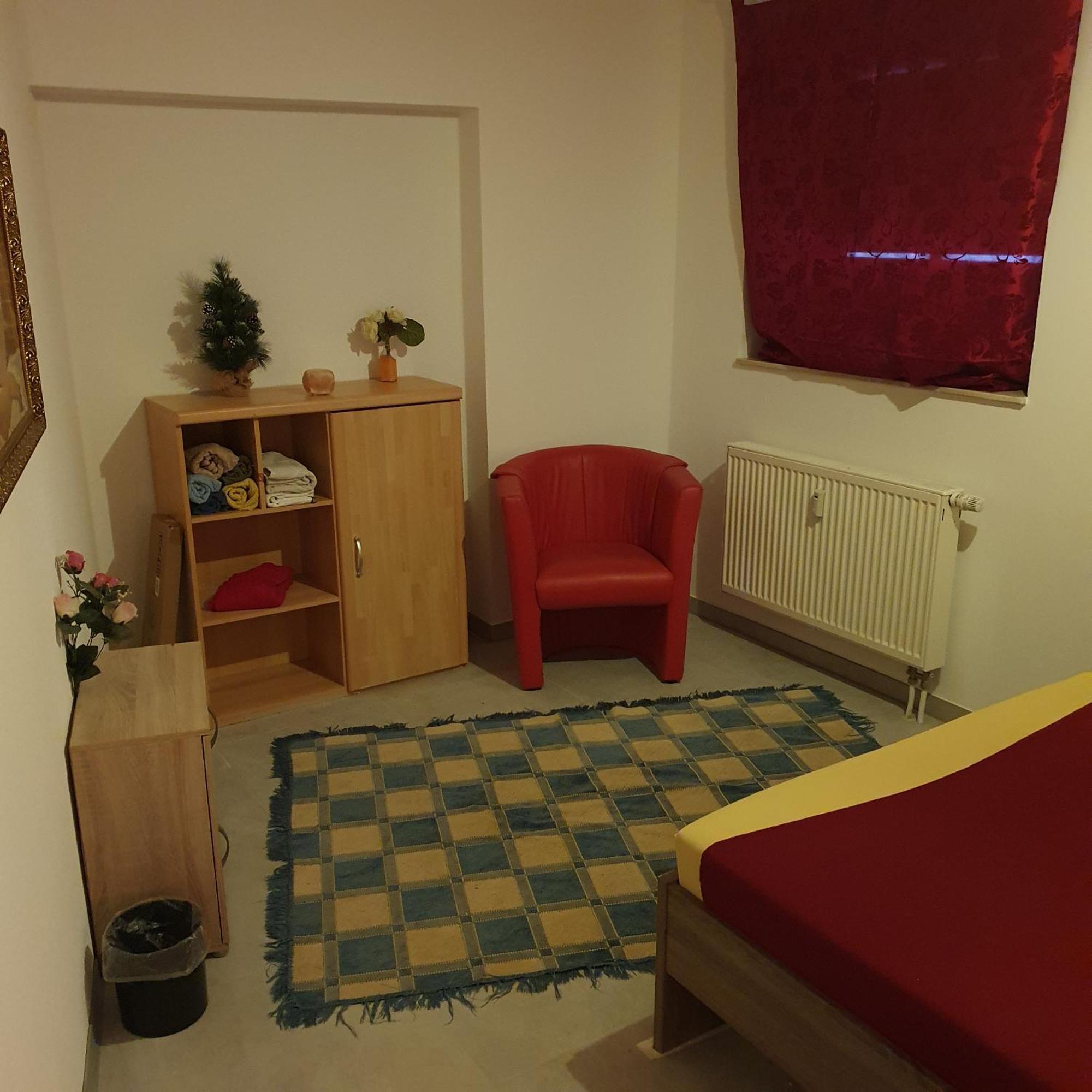 Halle, Top -Preise, 79 Qm Sd Fewo, Eg, Wahlweise Mit 1- 3 Dz, Tv Lounge, Kueche, Bad Wc Einfach Und Gut, Langzeitmieter Vb Preise Halle  Extérieur photo
