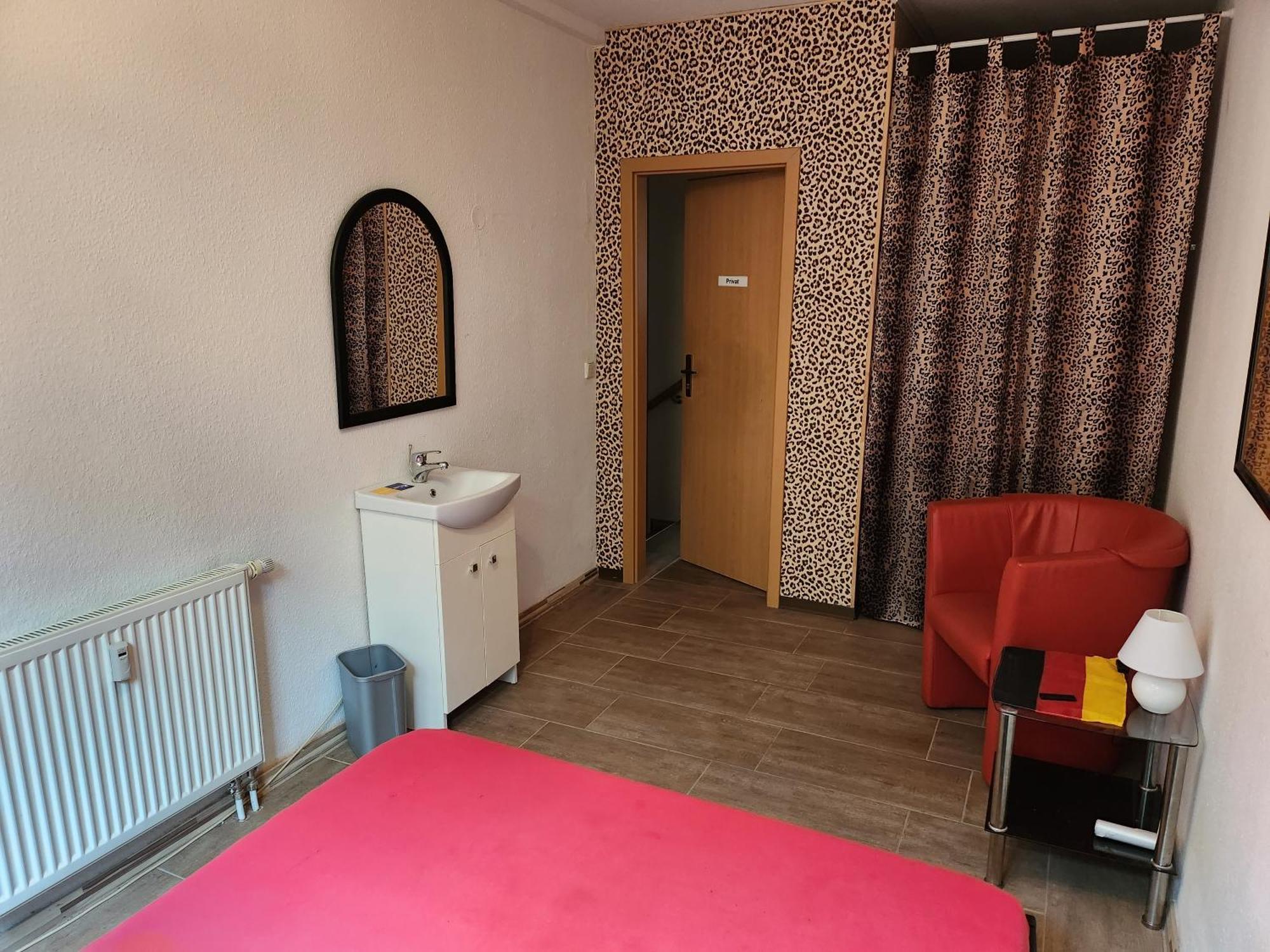 Halle, Top -Preise, 79 Qm Sd Fewo, Eg, Wahlweise Mit 1- 3 Dz, Tv Lounge, Kueche, Bad Wc Einfach Und Gut, Langzeitmieter Vb Preise Halle  Extérieur photo