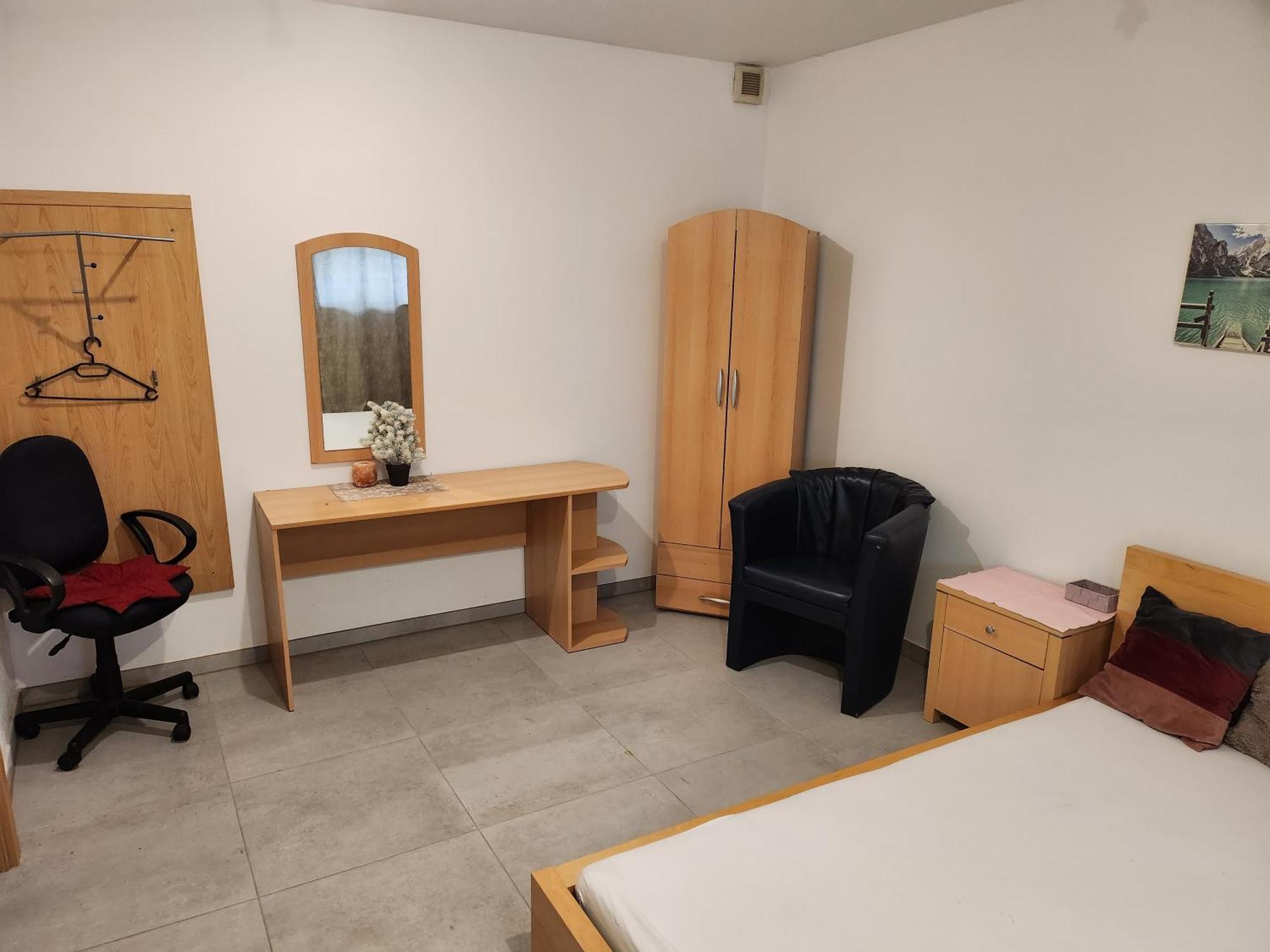 Halle, Top -Preise, 79 Qm Sd Fewo, Eg, Wahlweise Mit 1- 3 Dz, Tv Lounge, Kueche, Bad Wc Einfach Und Gut, Langzeitmieter Vb Preise Halle  Extérieur photo