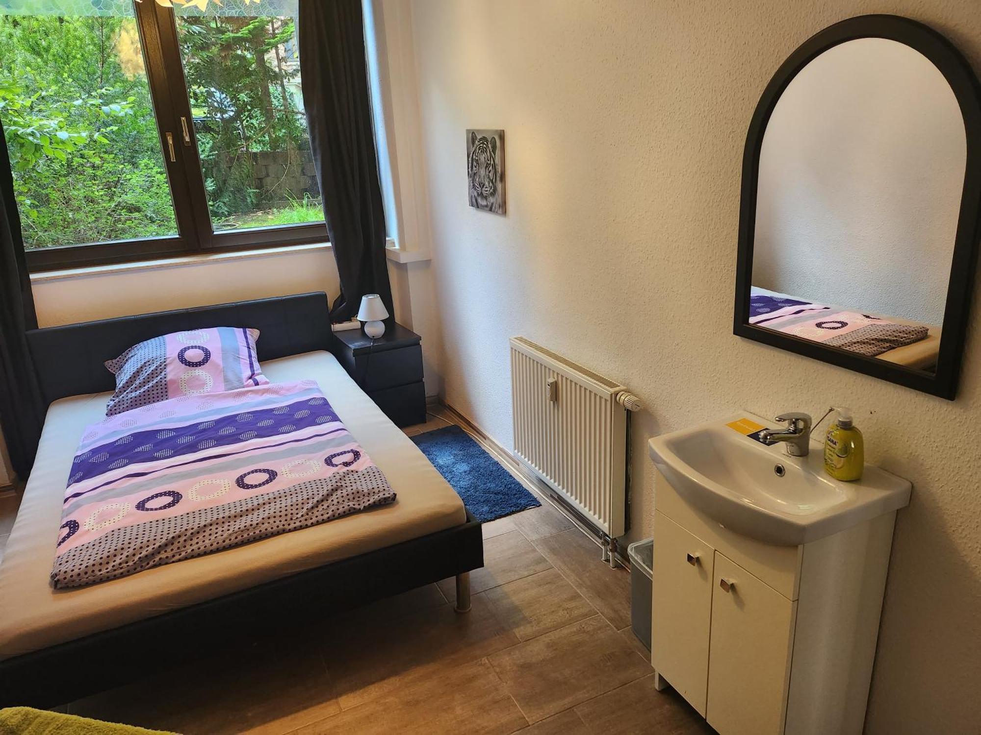Halle, Top -Preise, 79 Qm Sd Fewo, Eg, Wahlweise Mit 1- 3 Dz, Tv Lounge, Kueche, Bad Wc Einfach Und Gut, Langzeitmieter Vb Preise Halle  Extérieur photo